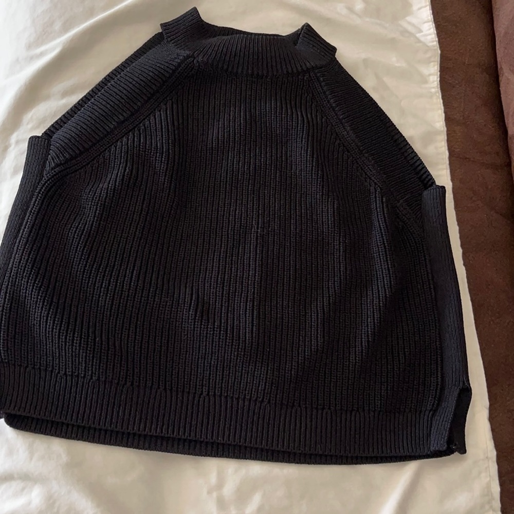 M . Color black . Size M